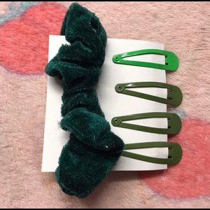 green hair accessories set